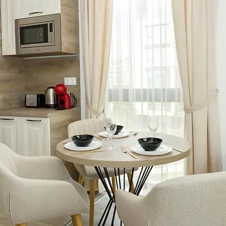 Azur Delux -1bd Flat With Parking & Pool By Flat Mаnаger Sweti Konstantin i Sweta Elena