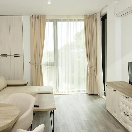 Azur Delux -1bd Flat With Parking & Pool By Flat Mаnаger * סנט קונסטנטין והלנה