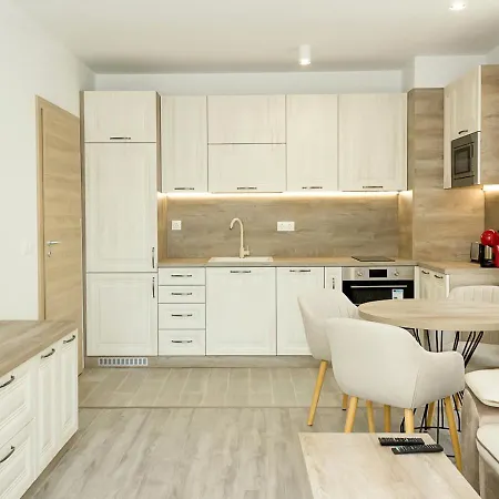 Azur Delux -1bd Flat With Parking & Pool By Flat Mаnаger Appartamento Saints Constantine and Helena