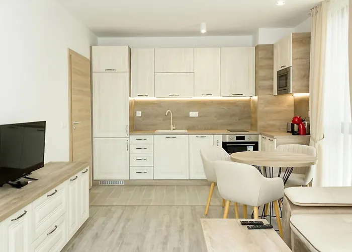 Azur Delux -1bd Flat With Parking & Pool By Flat Mаnаger Appartement St Constantin et Helena